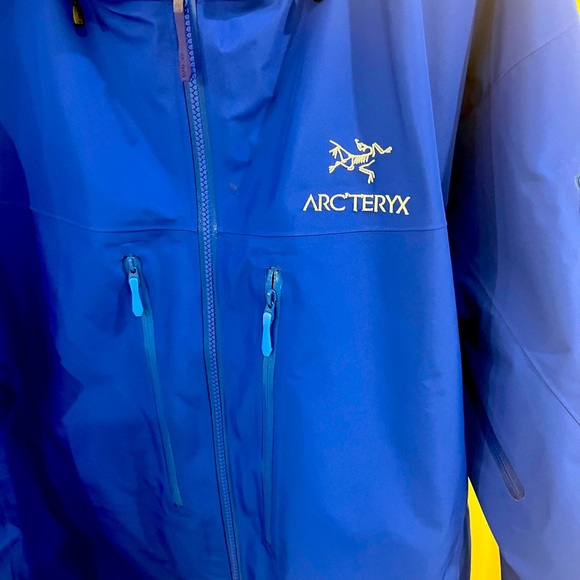 Brand New Men’s Arcteryx Alpha SV in Vitality Blue! I did take the tags off! - Picture 1 of 8